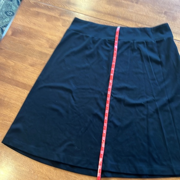 Lands End black skirt, stretchy, comfy - Picture 3 of 6